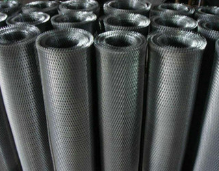 एंटी स्किड वियर रेज़िस्टिंग एक्सपैंडेड स्टील मेश शीट 4mm-100mm